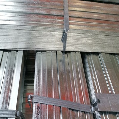 Hot dip galvanized flat steel